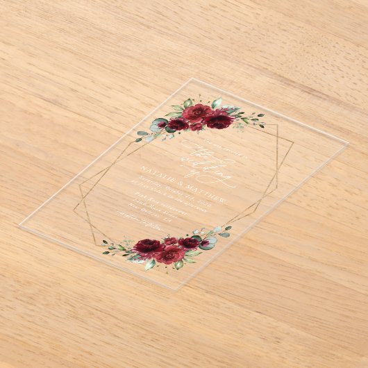 バーガンディの花、赤い花、フローラ結婚の アクリル招待状 (レイダウン)