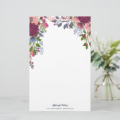 バーガンディの赤面のピンクの青の花 便箋 (スタンド正面)