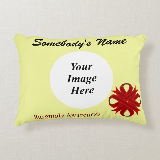 バーガンディクローバーリボンTmpl by Kenneth Yoncich アクセントクッション (正面)