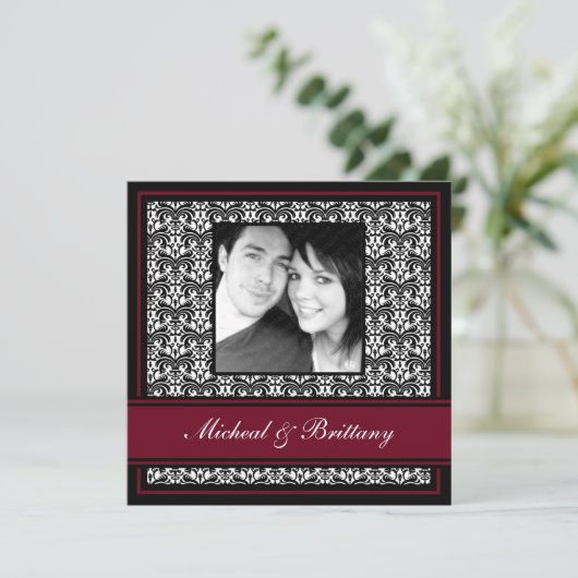 バーガンディダマスクウェディングエンゲージメントアナウンスメント 案内状 (スタンド正面)