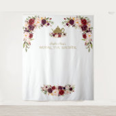 バーガンディピンクの花のプリンセスシャワーお茶の写真撮影ブース タペストリー (正面)