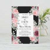 バーガンディピンクローズフローラスウィート16ブラック誕生日 招待状 (スタンド正面)