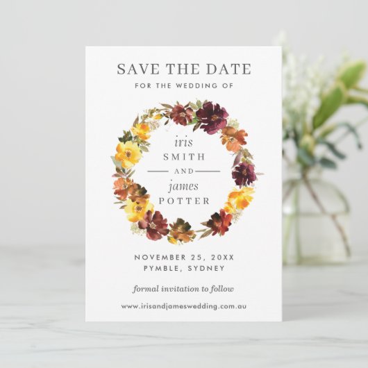 バーガンディーイエローフローラルウェディングセーブザデートカード 招待状 (スタンド正面)