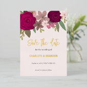 バーガンディーガーデン花の結婚式の日付を保存 箔招待状 (立ち正面)