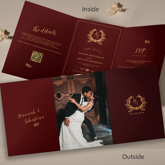 バーガンディーゴールドモノグラムフォトQR | 結婚式RSVP 三つ折りカード