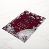 バーガンディーシルバーウィンタースノーフレークキンセアニェラ 箔招待状 (回転した状態)