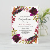 バーガンディーパープルフローラリースベビーシャワー招待状 招待状 (スタンド正面)