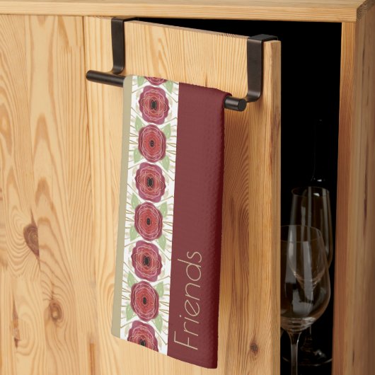 バーガンディーピンクとベージュのデザイナーフローラ キッチンタオル (三つ折り)