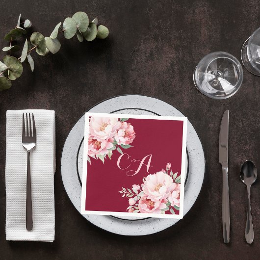 バーガンディーピンクのバラの花模様モノグラム誕生日 スタンダードカクテルナプキン