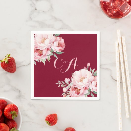 バーガンディーピンクのバラの花模様モノグラム誕生日 スタンダードカクテルナプキン (インサイチュ)