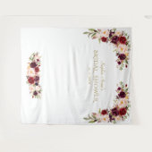 バーガンディーピンクの花ブライダルシャワーフォトブース タペストリー (正面(横))