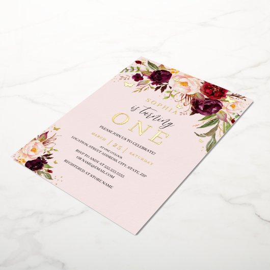 バーガンディーピンクウォーター色フローラガール1st誕生日 箔招待状 (回転した状態)