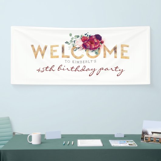 バーガンディーフラワーズ金ゴールドタイポグラフィ誕生日歓迎 横断幕 (トレードショー)