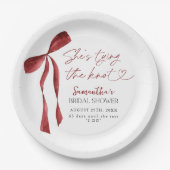 バーガンディーボウ 彼女は結婚する ブライダルシャワー ペーパープレート (正面)