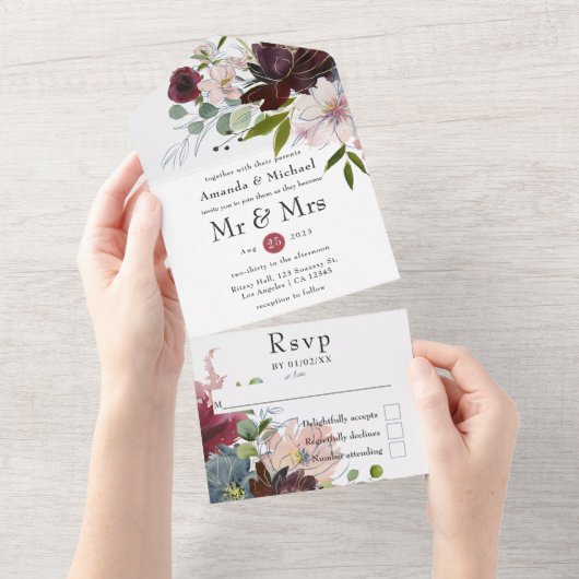 バーガンディー、ネイビー、ブッシュの花の結婚式 オールインワン招待状 (貼ってはがせる)