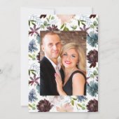 バーガンディー、ネイビー、ブッシュの花をフィーチャーした結婚式の写真 セーブザデート (裏面)