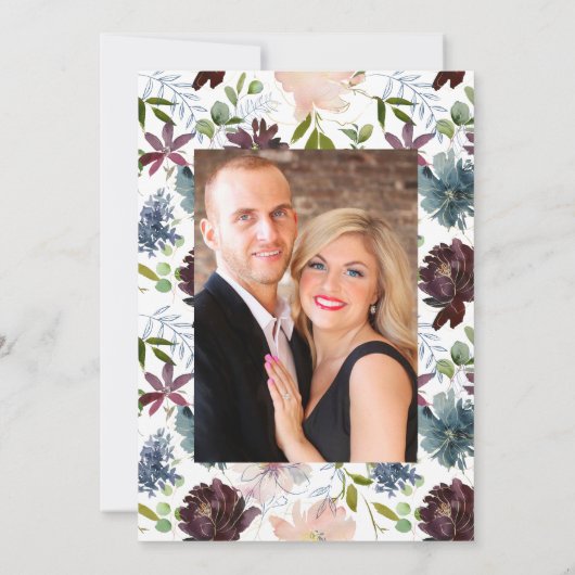 バーガンディー、ネイビー、ブッシュの花をフィーチャーした結婚式の写真 セーブザデート (裏面)