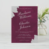 バーガンディ大理石の銀の輝きのある筆致の結婚式 招待状 (スタンド正面)