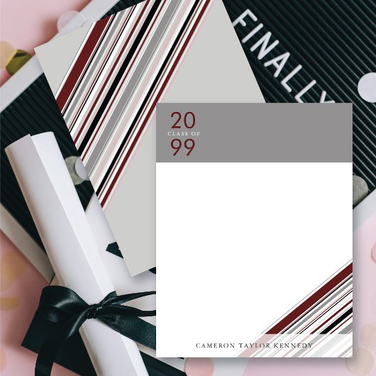 バーガンディ斜めリボンピンストライプの卒業 案内状