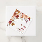 バーガンディ焦げオレンジ色の茶色のフローラ結婚の花 フェイバータグ (インサイチュ)