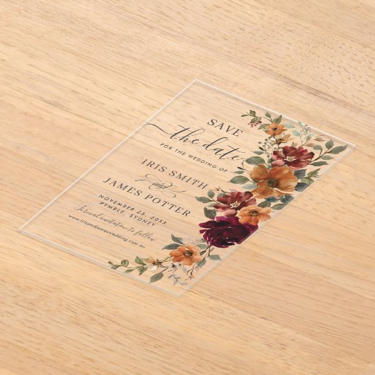 バーガンディ燃えたオレンジのフローラ結婚式の日付を保存 アクリル招待状 (レイダウン)