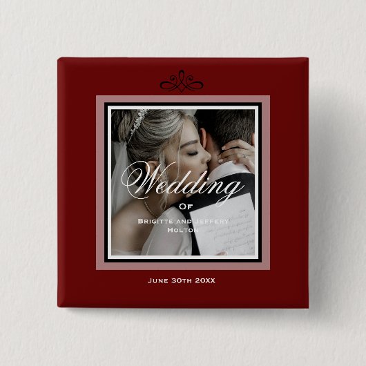 バーガンディ赤のカスタムウェディングカップルの写真 缶バッジ (正面)