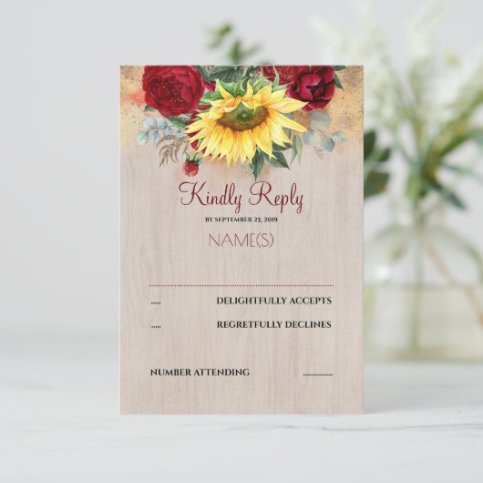 バーガンディ赤花模様とヒマワリ結婚式RSVP 出欠カード (スタンド正面)