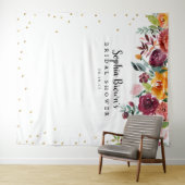 バーガンディ赤面フローラブライダルシャワーフォトブース タペストリー (インサイチュ(横))