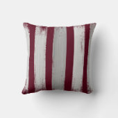 バーガンディ&グレーストライプのブラシストローク装飾用クッション クッション (裏面)
