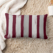 バーガンディ&グレーブラシストロークストライプ ランバークッション (ブランケット)