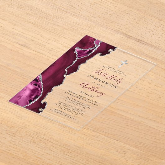 バーガンディ・シルバーが最初の聖餐式を開く アクリル招待状 (レイダウン)