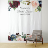 バーガンディ ブラッシュ ブルー フローラル ブライダル シャワー バックドロップ タペストリー (インサイチュ)