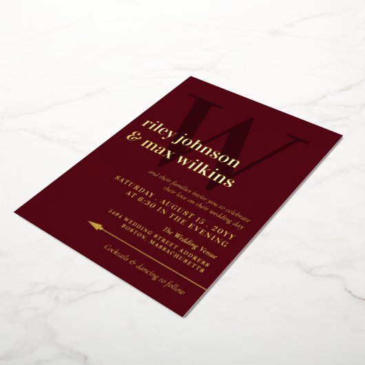 バーグンエレガントディと金ゴールドタイポグラフィ矢印 箔招待状 (回転した状態)