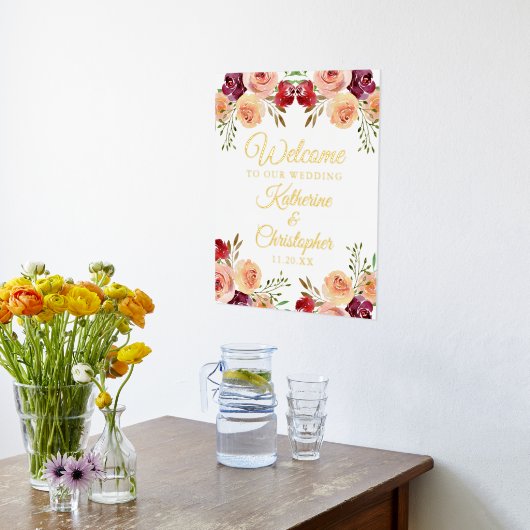 バーグンディエレガントフローラ秋の結婚式ウェルカム金ゴールド 箔ポスター (レイダウン (キッチン))