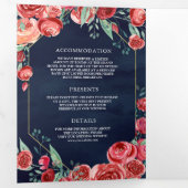 バーグンディモダンレッドローゼスフローラネイビーブルー結婚ズ 三つ折り招待状 (内部最初)