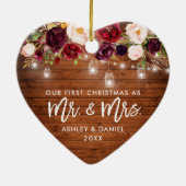 バーグンディ素朴フローラジャールライト初めてのクリスマス セラミックオーナメント (裏面)