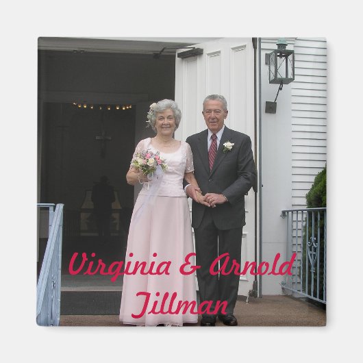 バージニア&アーノルド・ティルマン マグネット (正面)