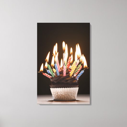 バースデーキャンドル付きカップケーキ キャンバスプリント (正面)