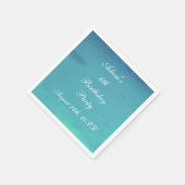 バースデーパーティーティール(緑がかった色)ブルーウォーター名日付サマー スタンダードカクテルナプキン (角)