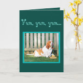 バースデー・カードw/Cakeのかわいく及びおもしろいなバセットハウンド カード (黄色い花)