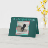 バースデー・カードW/Cuteのバセット犬の子犬の登山階段 カード (黄色い花)