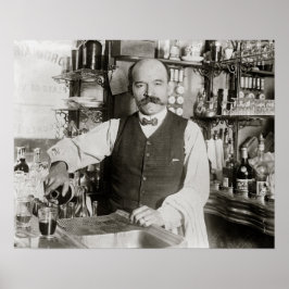 バーテンダーがドリンクを注ぐ、1910年。ヴィンテージ写真 ポスター
