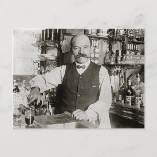 バーテンダーが飲み物を注ぐ、1910年 ポストカード