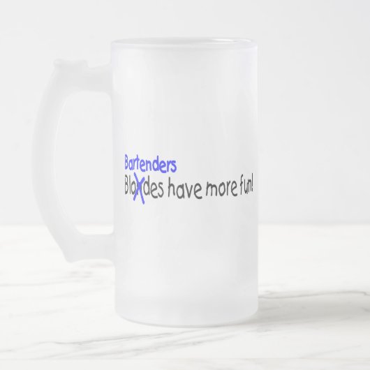 バーテンダーはより多くの楽しい時を過します フロストグラスビールジョッキ (左)
