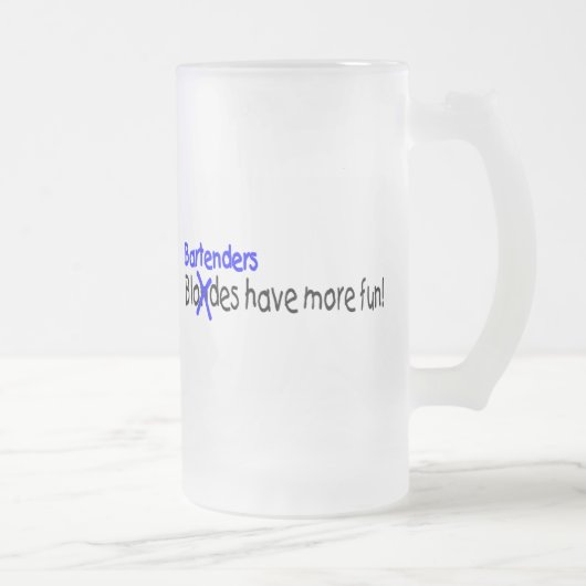 バーテンダーはより多くの楽しい時を過します フロストグラスビールジョッキ (右)