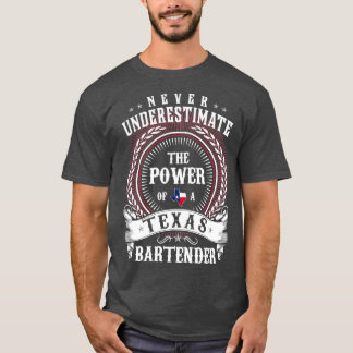バーテンダーテキサス州の力を決して過小評価しない Tシャツ