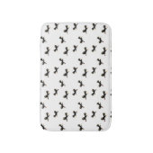 バードアート飛んでいるパフィン、白黒パターン バスマット (正面縦)