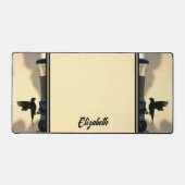 バードブラックシルエットゴールデンイエローカスタマイズ デスクマット (正面)