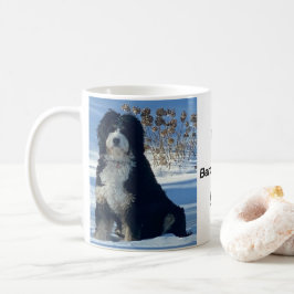 バーニードゥードル犬雪山青空写真名マグ コーヒーマグカップ