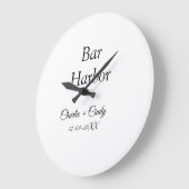 バーハーバーの独身最後の女友達パーティー ウェディング アテンダー ラージ壁時計 (傾斜)